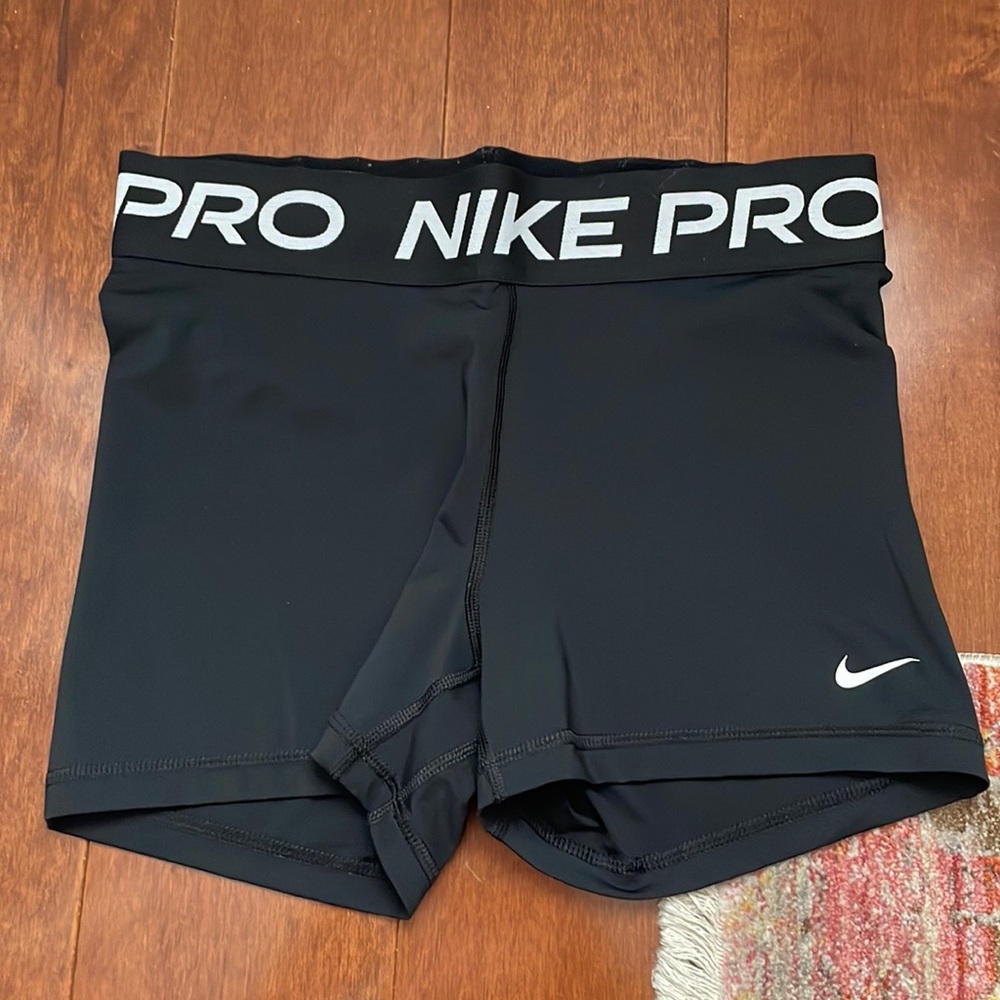 Nike Pro black athletic shorts size medium